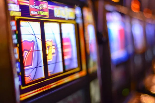 hasil akhir mobile app showing Play'n GO slot game interface